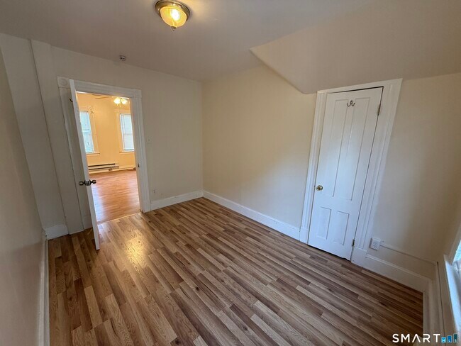 Foto del edificio - 215 Woodlawn Terrace