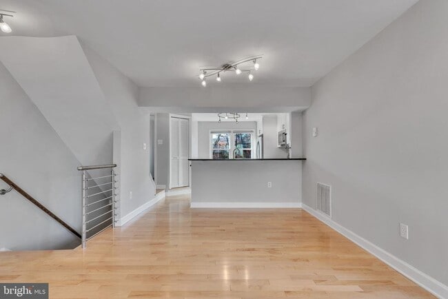 Foto del edificio - 6146 Brook Dr