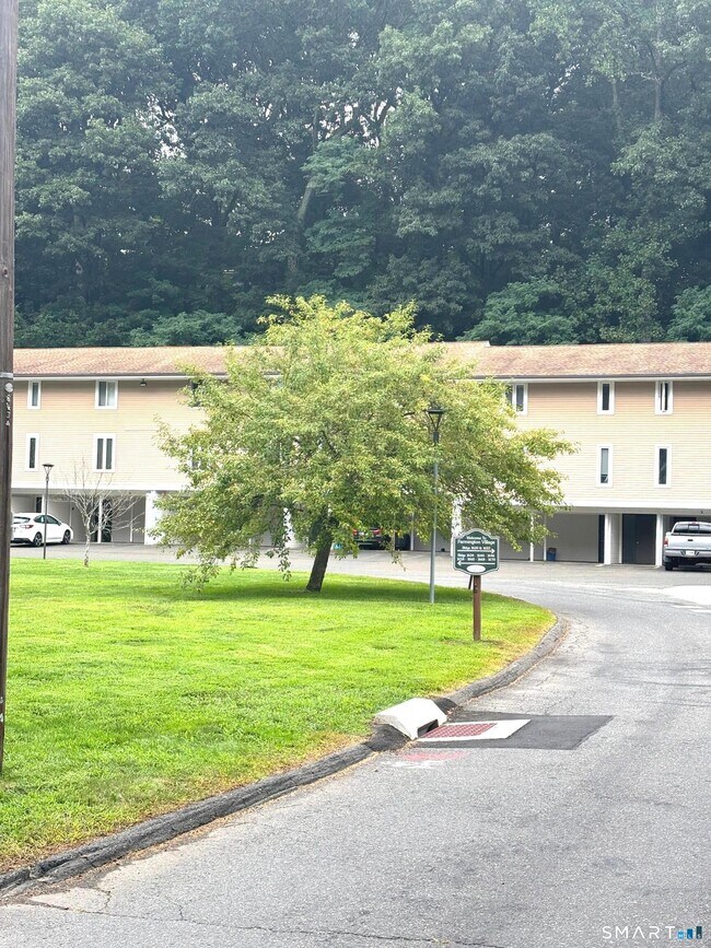 Foto del edificio - 1660 Farmington Ave