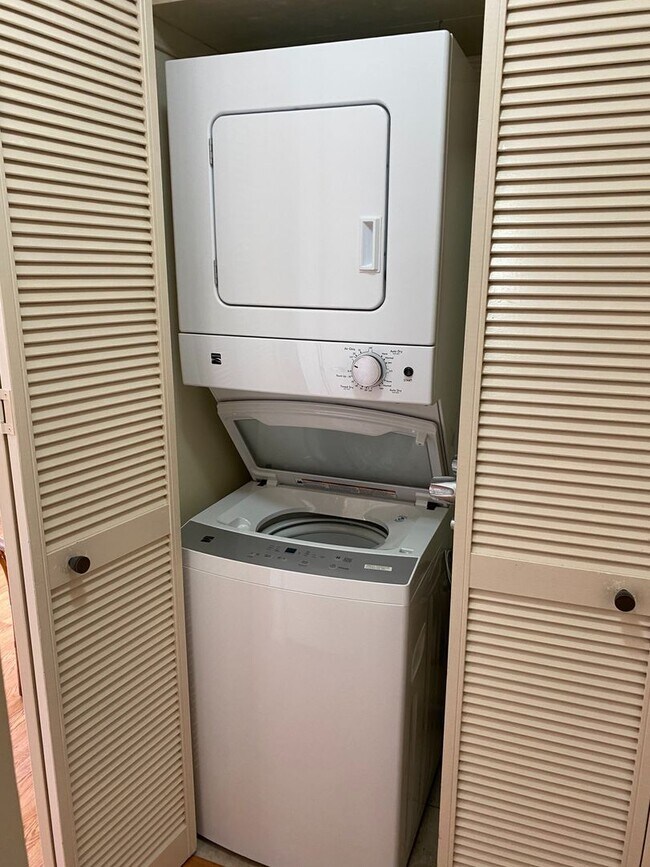 Foto del edificio - Summer Palace 1 Bed/1Bath/1Park - Availabl...