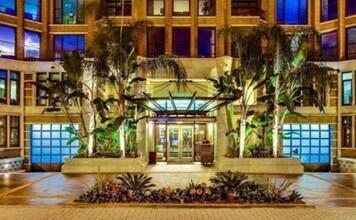 Building Photo - 500 W Harbor Dr