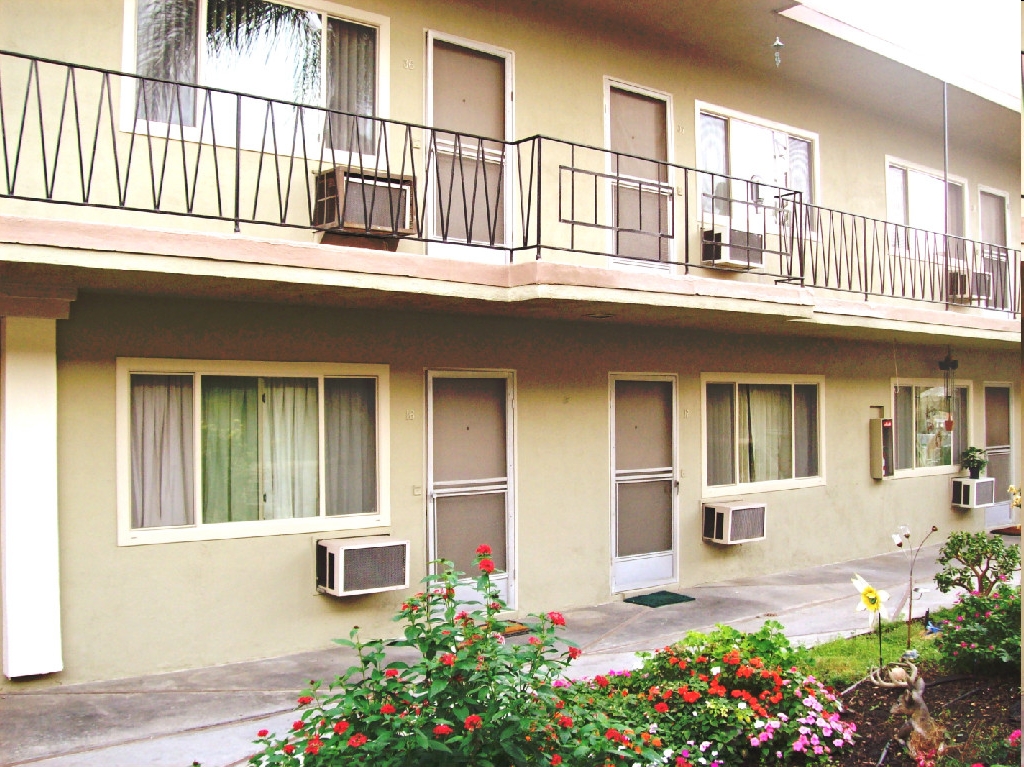 Foto principal - Covina Manor Apartments