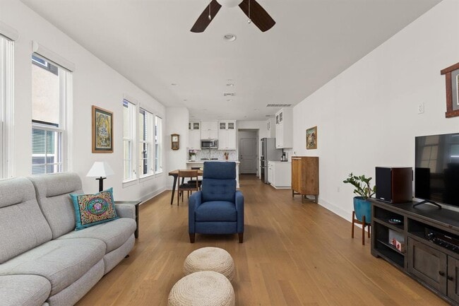 Building Photo - 2509 Simond Ave
