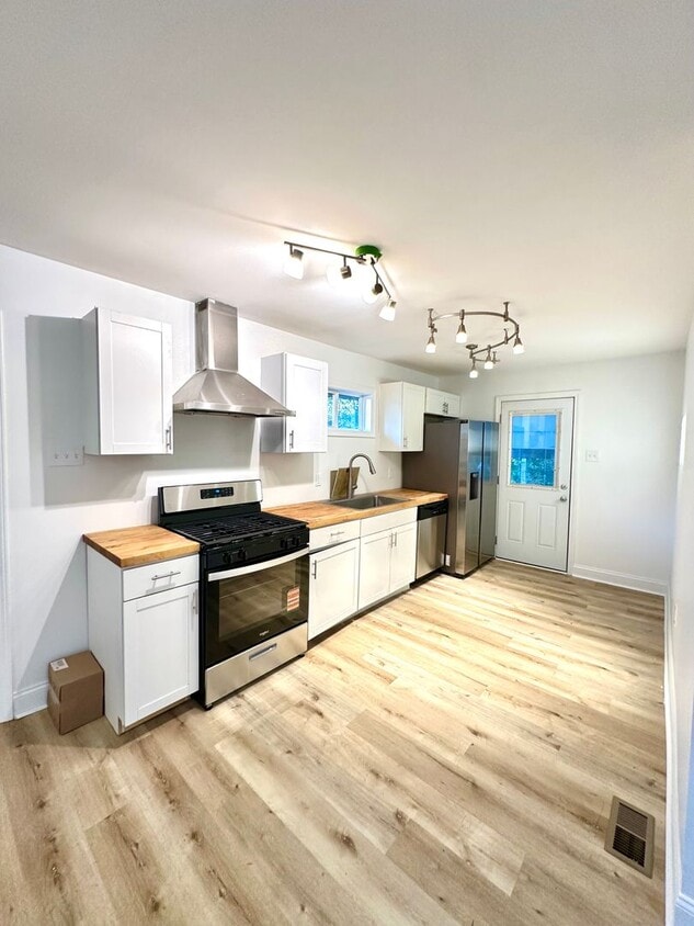 4 Bed/1 Bath Home in Penn Hills-Completely Remodeled! Available Now - 4 Bed/1 Bath Home in Penn Hills-Completely...