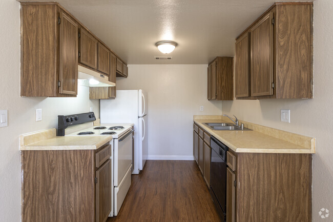 1BD, 1BA - Kitchen - Grand Resort Apartments