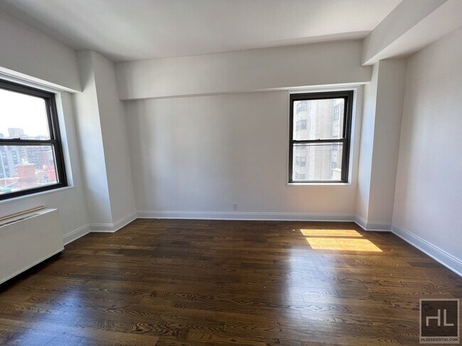 Building Photo - E 89 St