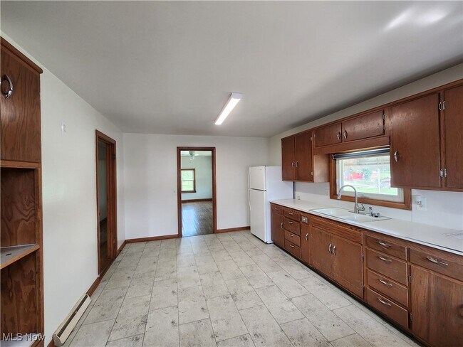 Building Photo - 16937 Cadiz Rd