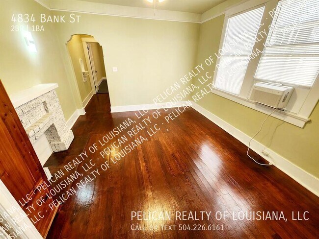 Foto del edificio - 4834 Banks St