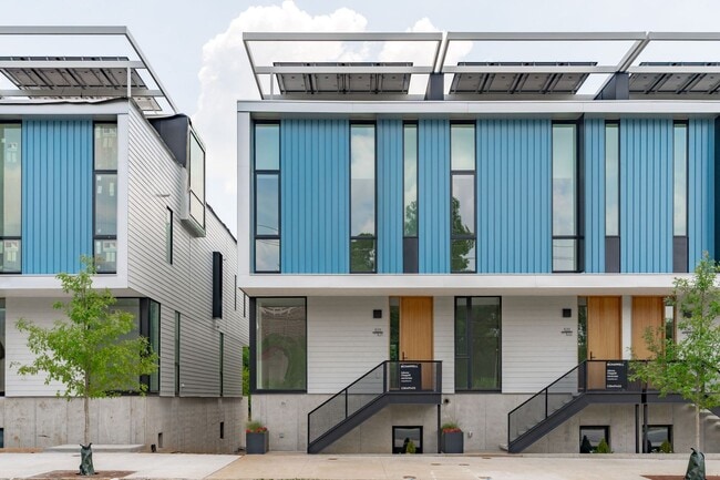 Building Photo - Beautiful 3BD, 3.5BA Downtown Raleigh Townhome with 1-Car Garage, Walkable to Premier Shopping & ...