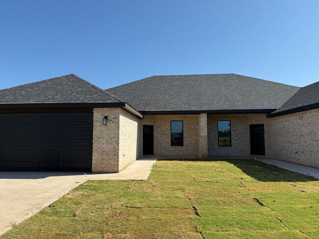 Building Photo - GVS Duplex