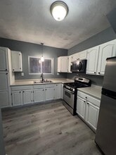 Building Photo - 268 Nelson St