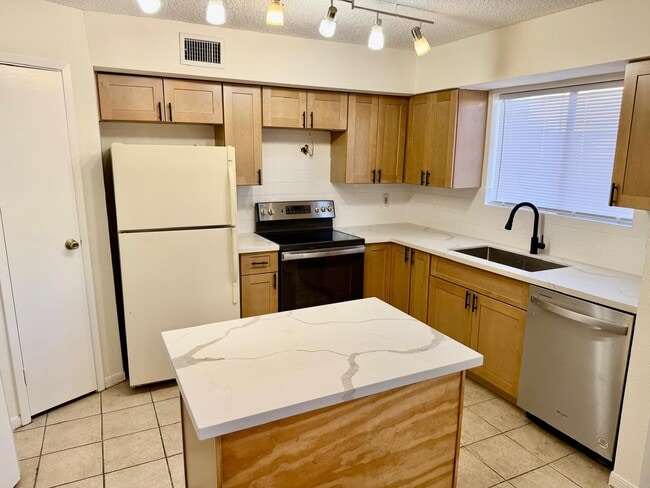 Foto del edificio - 1500 Bay Area Blvd