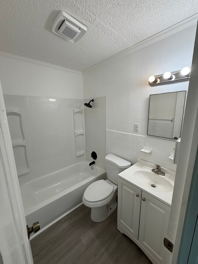 Foto del edificio - 5612 Madonna Cir