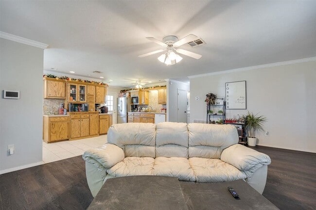 Building Photo - 205 Lincoln St