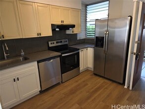 Building Photo - 500 University Ave