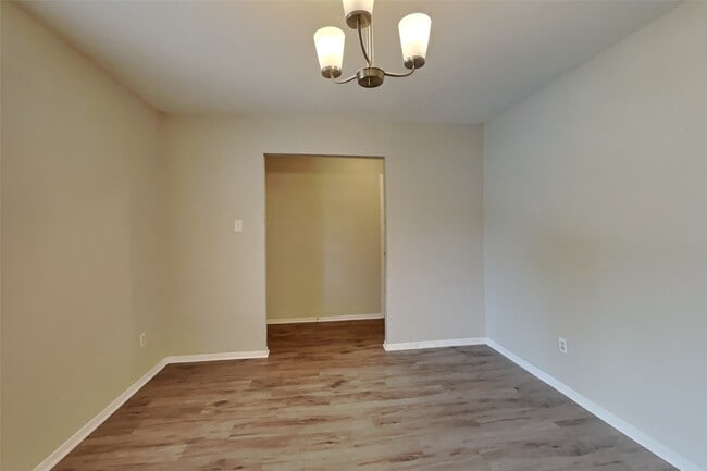 Foto del edificio - 3419 Shadowcrest Ln