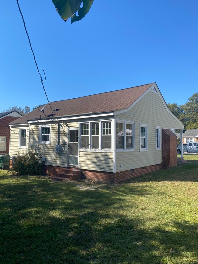 Building Photo - 209 Thrash St