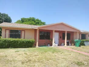 Building Photo - 17032 NW 49th Ct