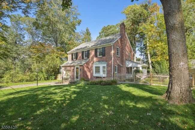 Building Photo - 170 Canoe Brook Pkwy