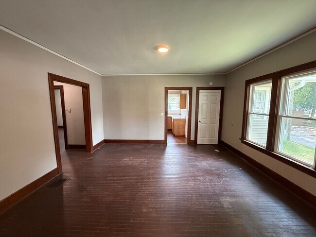 Building Photo - 4 Bedroom, 1 Bath house on Campus