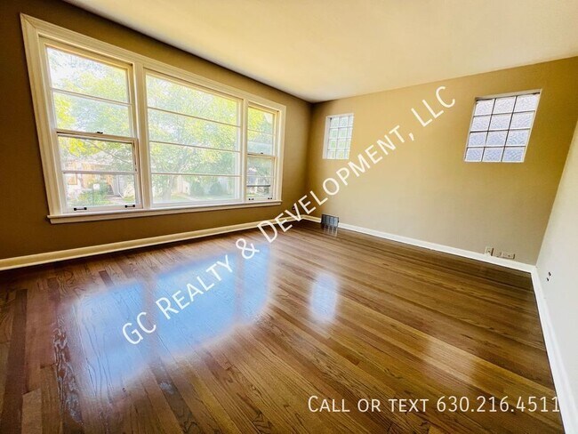 Building Photo - ***JEFFERSON PARK / 2 BDRM - 1 BTH / CENTR...