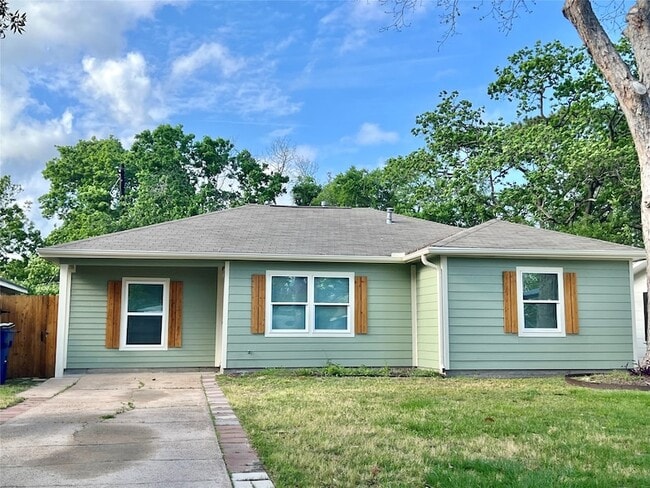 Building Photo - 1010 15th Ave N