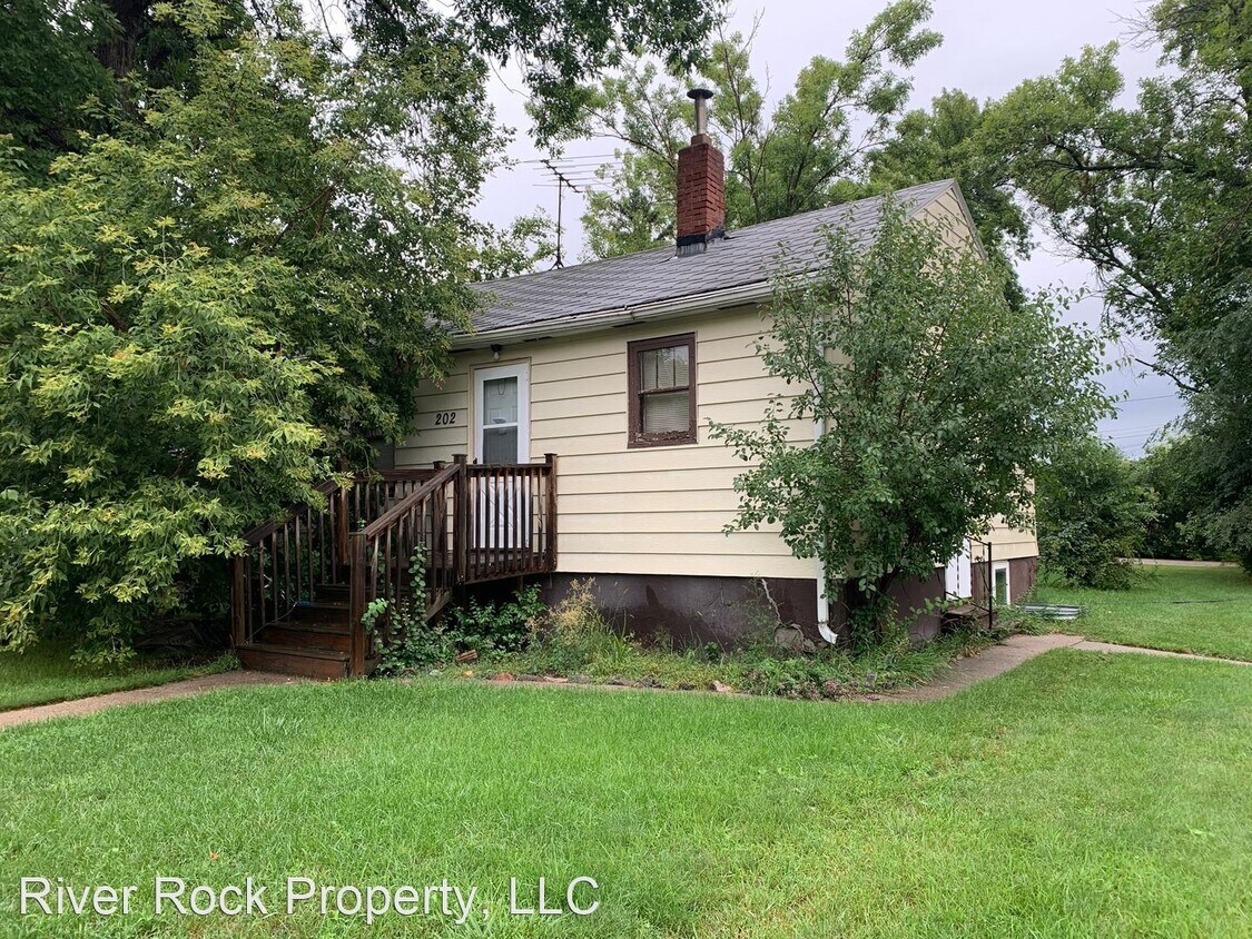 Primary Photo - 3 br, 1 bath House - 202 2nd Avenue West