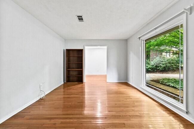 Foto del edificio - 1344 Peachtree Cir
