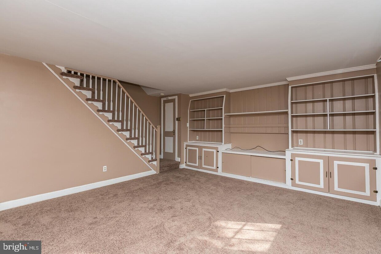 Primary Photo - 515 Twin Oaks Dr