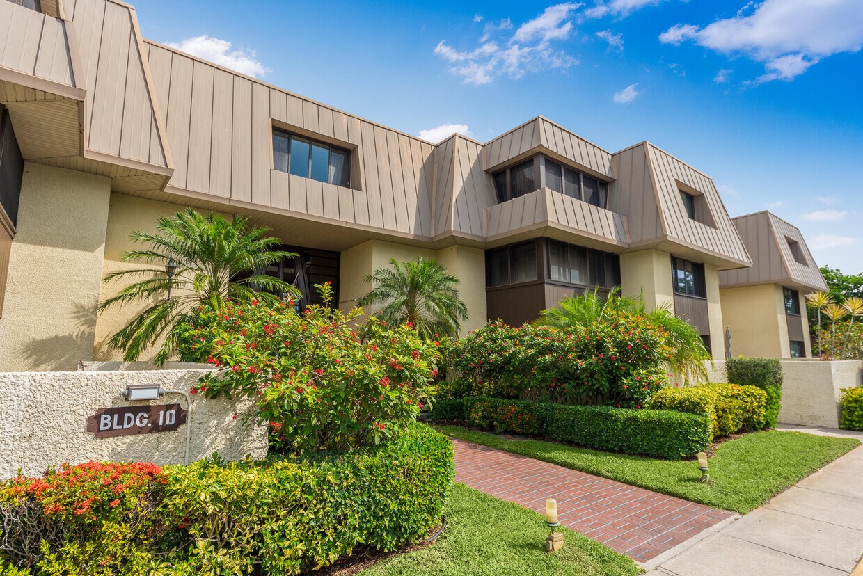 Foto principal - 1800 SE St Lucie Blvd