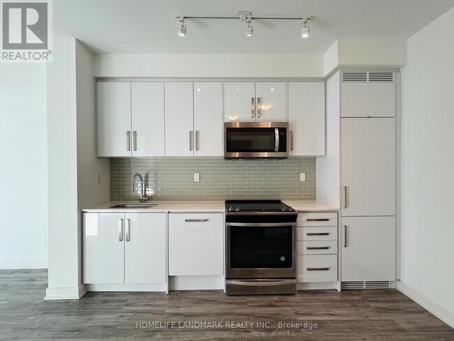Photo du bâtiment - 5180-5180 Yonge St