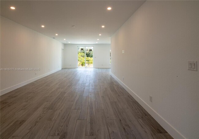Building Photo - 497 Bounds St