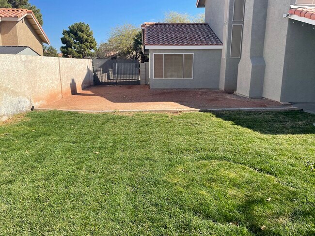 Foto del edificio - 5719 Clay Ridge