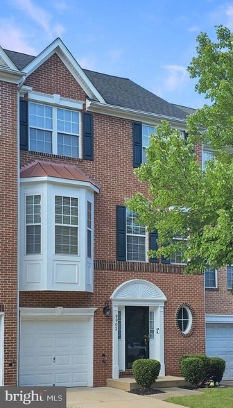 Building Photo - 9902 Woodview Dr
