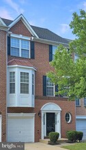 Building Photo - 9902 Woodview Dr