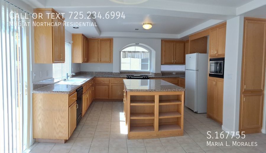 Primary Photo - Spacious 5 Bedroom- TWO WEEKS FREE RENT WI...