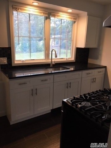 Building Photo - 10 Sandhage Dr