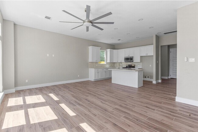 Building Photo - 5506 Pershing St
