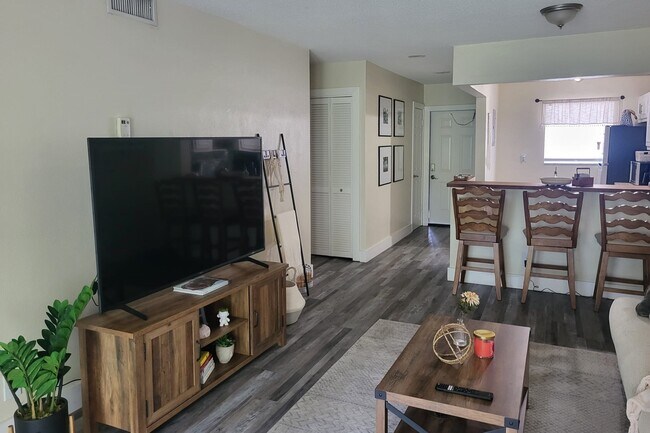 Foto del edificio - 1400 NE 57th St