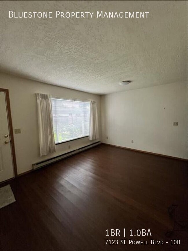 Foto del edificio - 7123 SE Powell Blvd