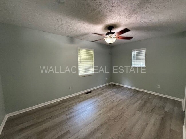 Building Photo - ADORABLE 3 BEDROOM,3 FULL BATH HOME IN N. ...