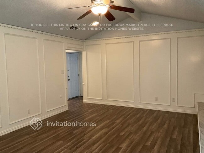 Building Photo - 340 NW Summercrest Blvd