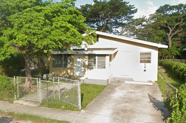 Photo - Large 4-3 with Central AC House