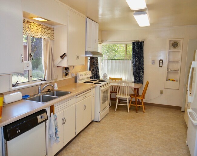 Foto del edificio - Willow Glen House with Spacious Yard