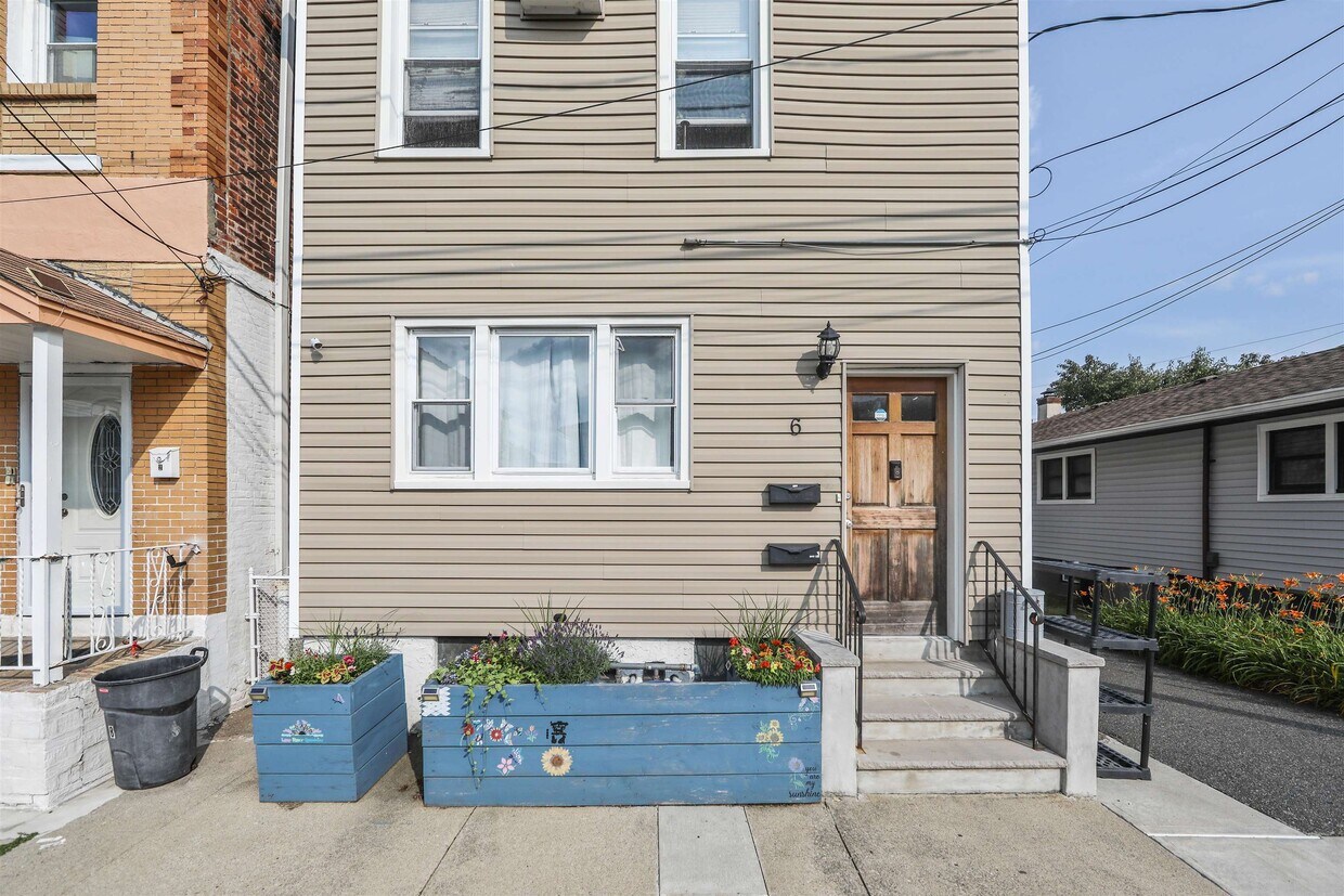 6 Irving Pl Unit 1, Garfield, NJ 07026 Room for Rent in Garfield, NJ