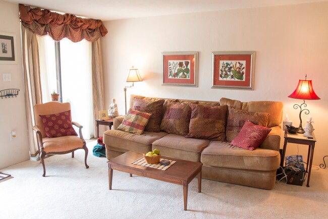 Foto del edificio - 1311 Forest Ln