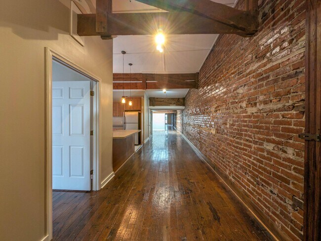 Foto del edificio - 112 E Cameron St