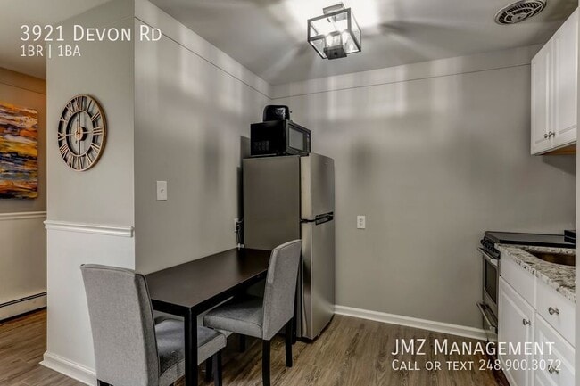 Building Photo - UPDATED ROYAL OAK UNIT FOR LEASE!