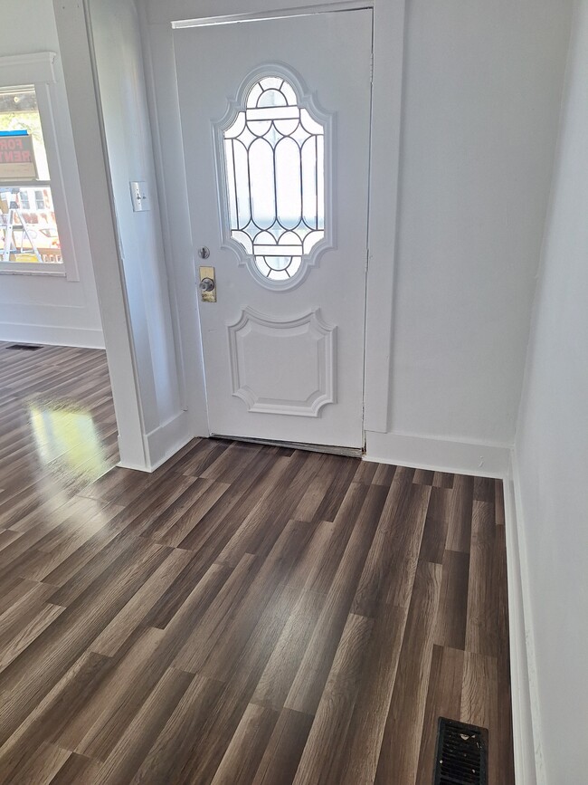 Foto del edificio - 515 W Franklin St