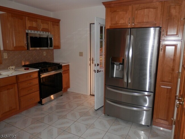 Building Photo - 331 Boxwood Ct
